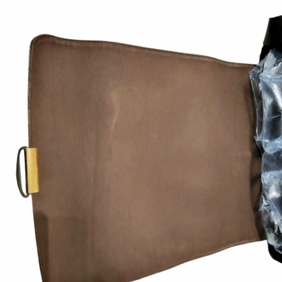 Louis Vuitton - Picture 8 of 16